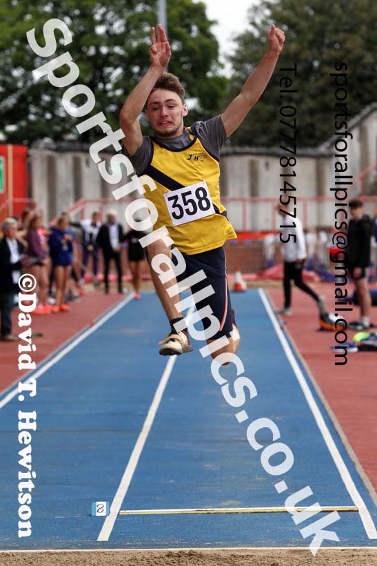 Long jump, 2021 Gateshead Tartan Games. Photo: David T. Hewitson/Sports for All Pics